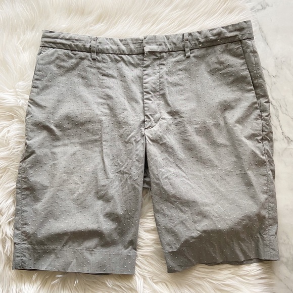 UNIQLO gray dotted shorts - Picture 2 of 5